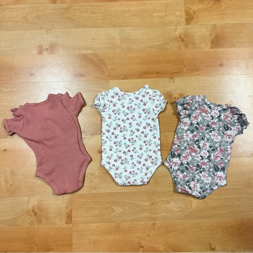 Nicole Miller Pink White & Gray Floral Ruffle 3-Piece Bodysuit Set Size 3-6M